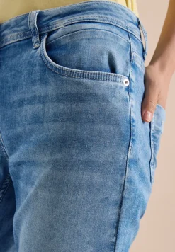 7/8 Slim Leg jeans in casual fit