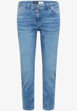 7/8 Slim Leg jeans in casual fit