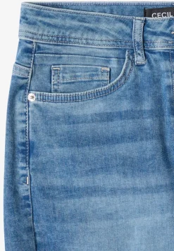 7/8 Slim Leg jeans in casual fit