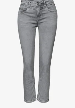 7/8 Slim Leg jeans in casual fit