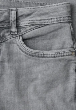 7/8 Slim Leg jeans in casual fit