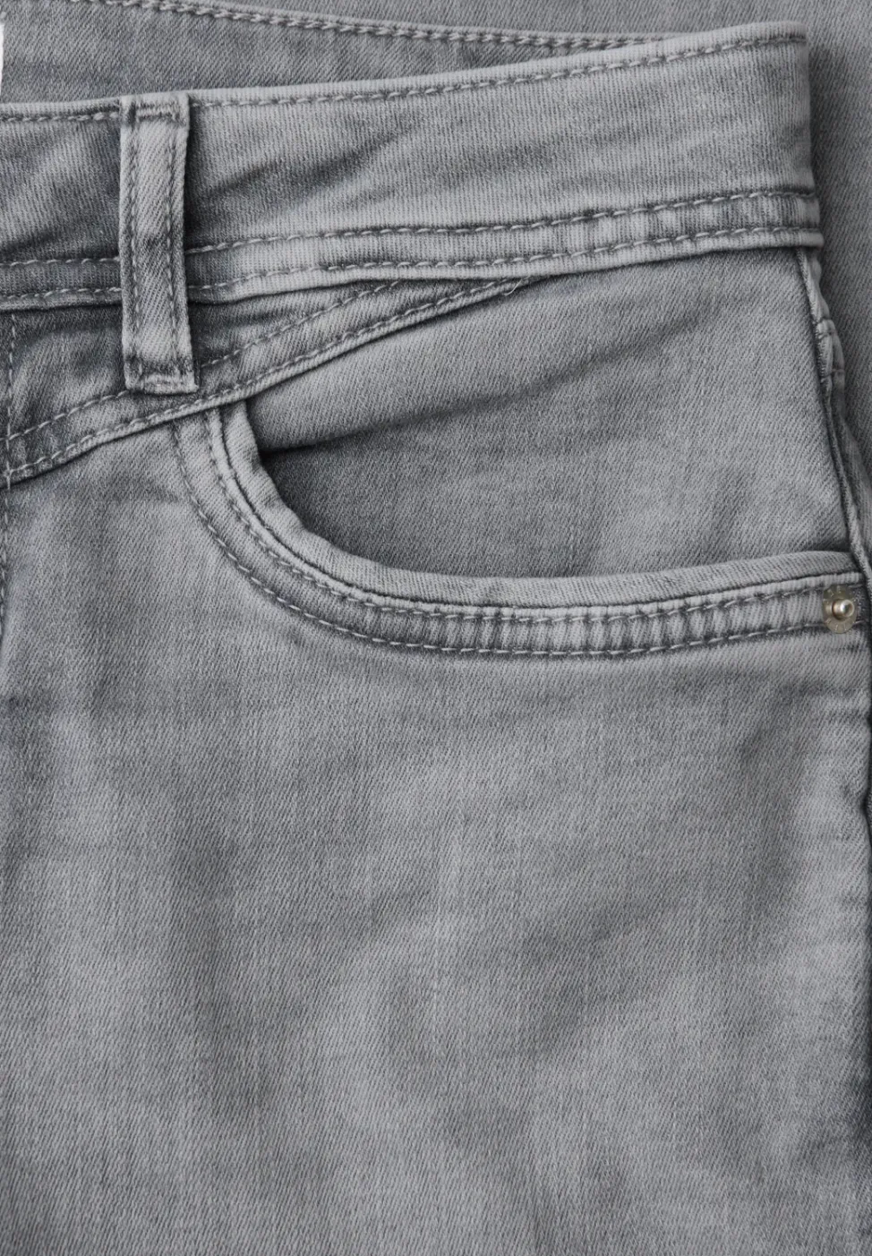 7/8 Slim Leg jeans in casual fit