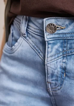 7/8 Slim Leg jeans in casual fit