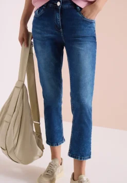 3/4 Slim Leg jeans in Slim Fit