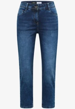 3/4 Slim Leg jeans in Slim Fit