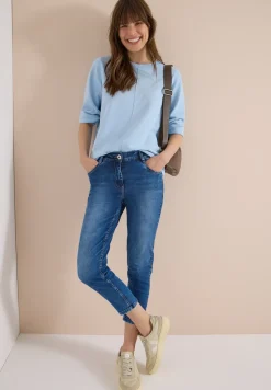 3/4 Slim Leg jeans in Slim Fit