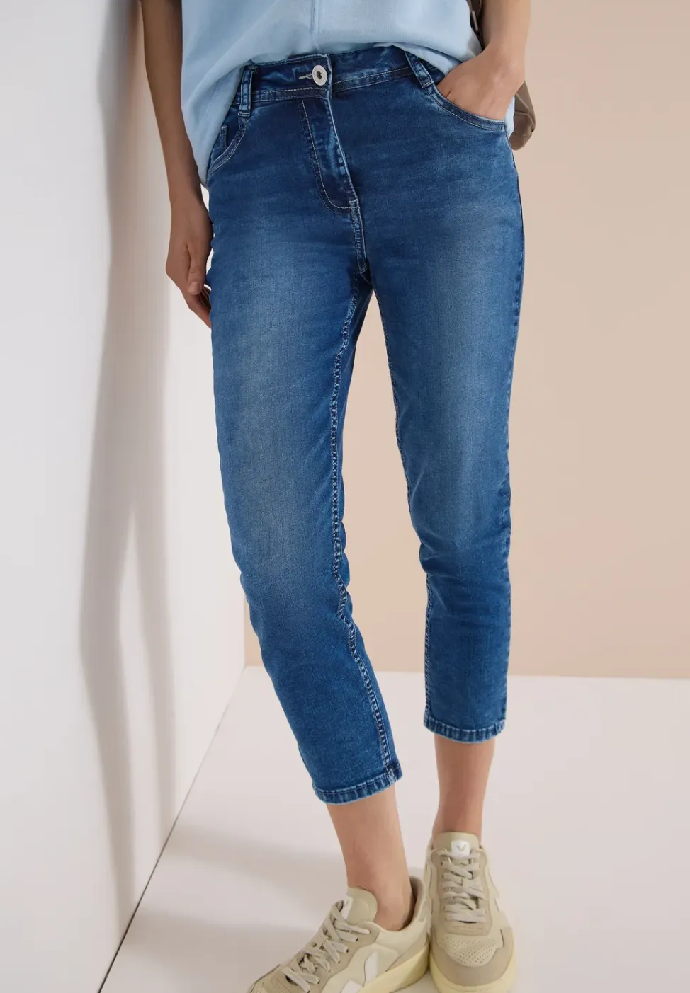 3/4 Slim Leg jeans in Slim Fit