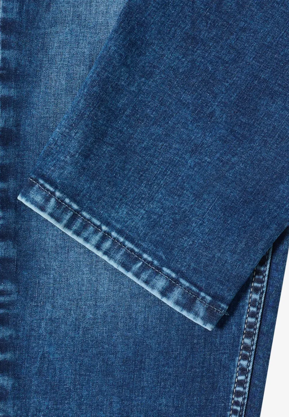 3/4 Slim Leg jeans in Slim Fit