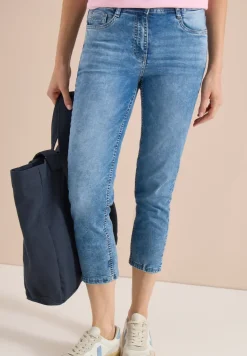 3/4 Slim Leg jeans in Slim Fit