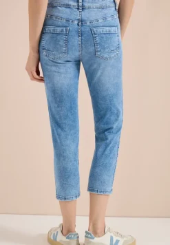 3/4 Slim Leg jeans in Slim Fit