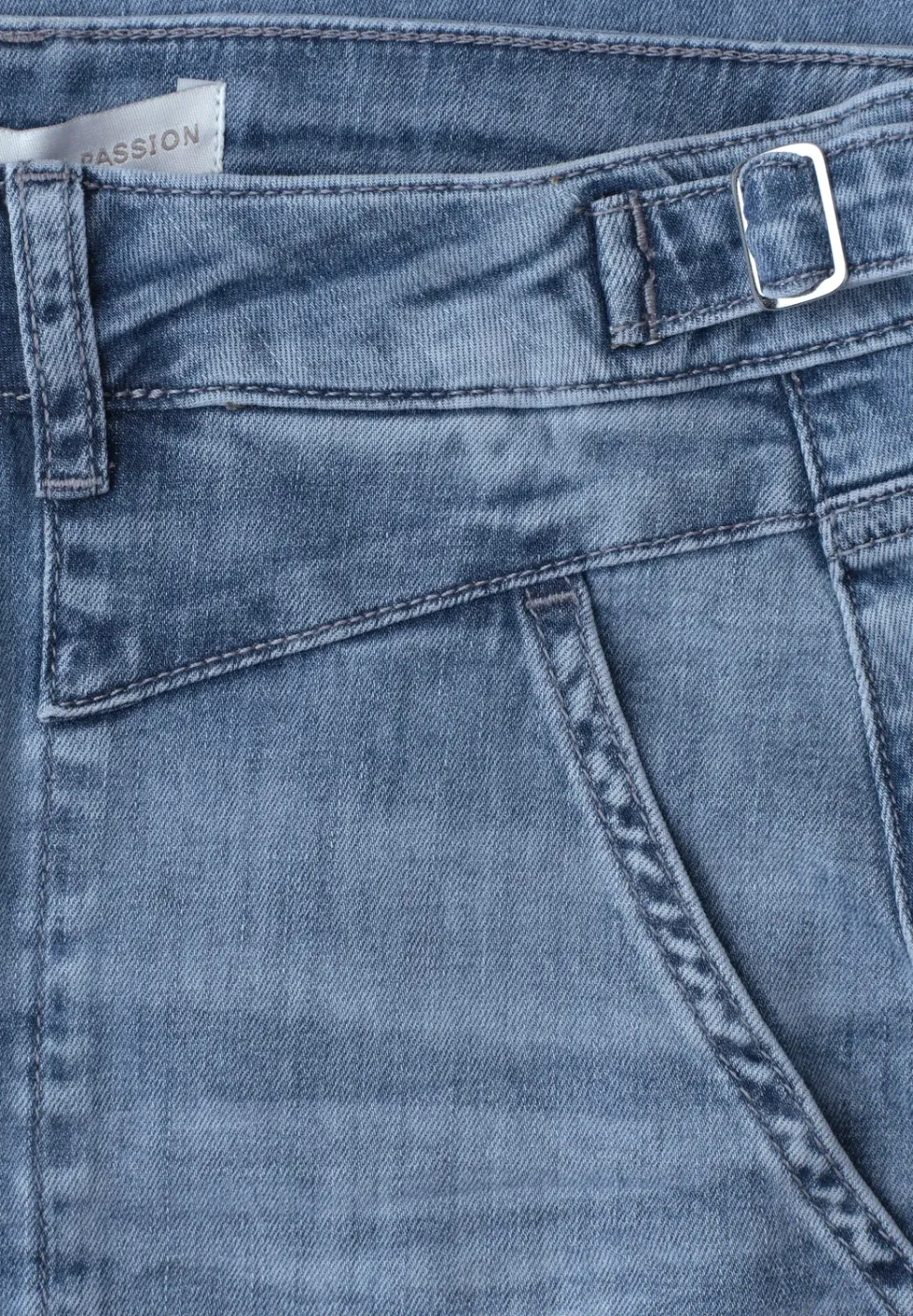 Barrel leg jeans in Loose Fit
