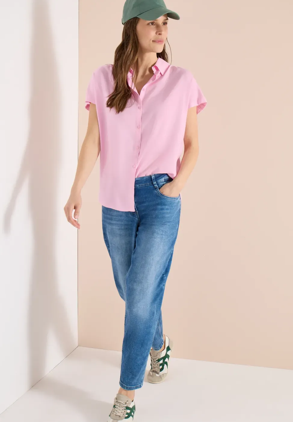 Basic blouse met overhemdkraag in effen kleur