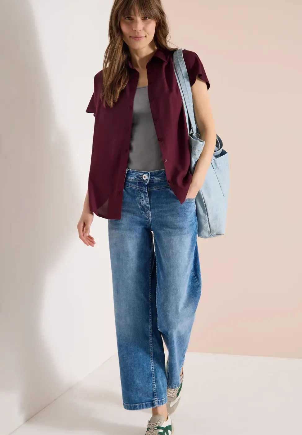 Basic blouse met overhemdkraag in effen kleur