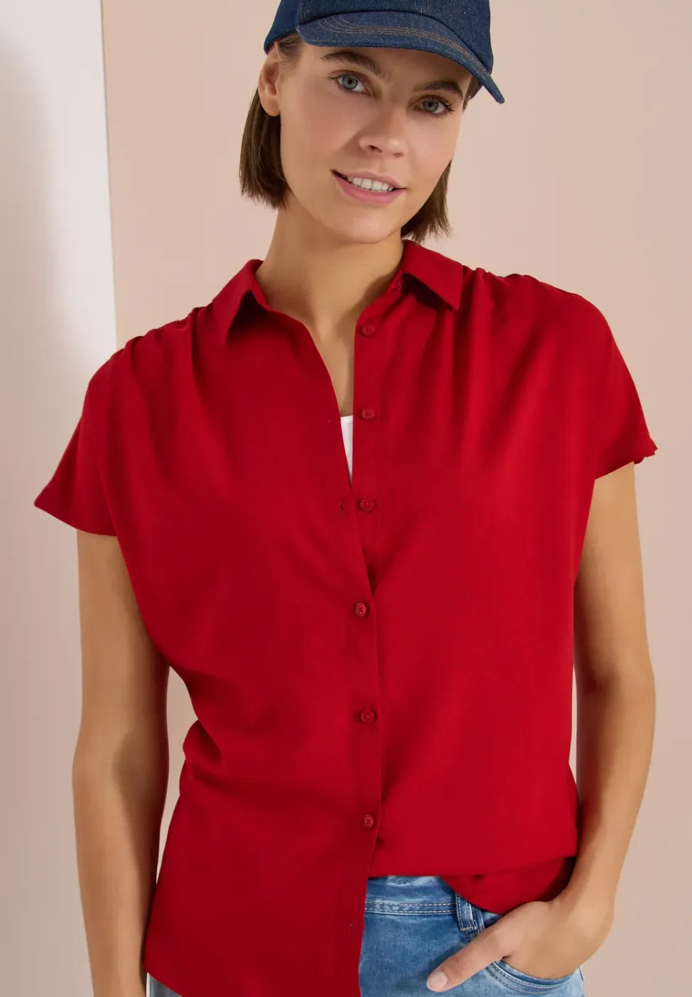 Basic blouse met overhemdkraag in effen kleur