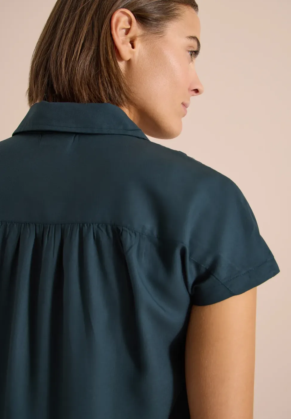 Basic blouse met overhemdkraag in effen kleur