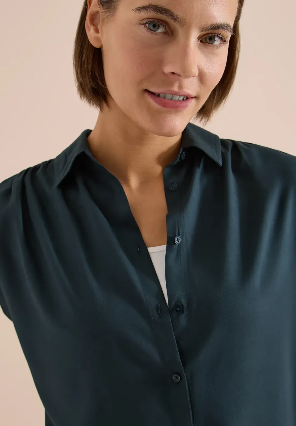 Basic blouse met overhemdkraag in effen kleur