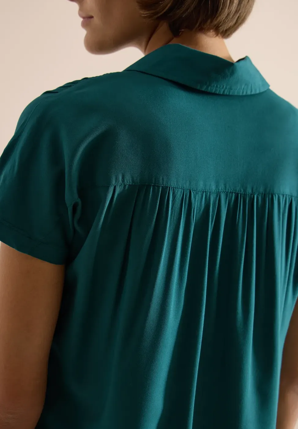 Basic blouse met overhemdkraag in effen kleur