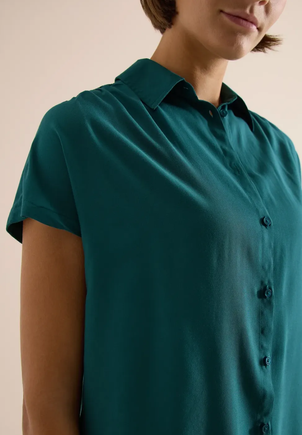 Basic blouse met overhemdkraag in effen kleur