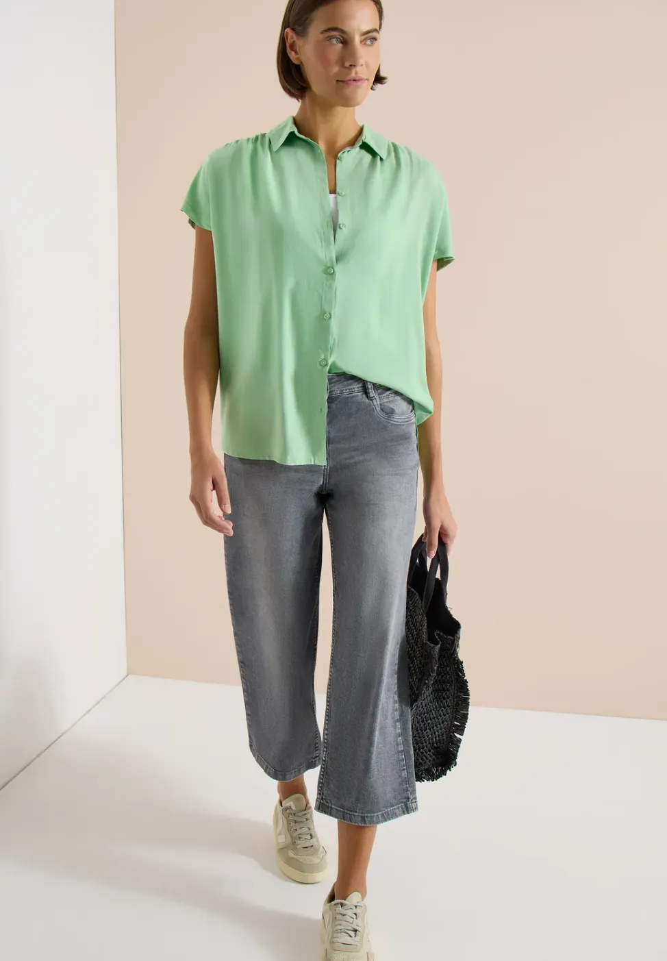 Basic blouse met overhemdkraag in effen kleur