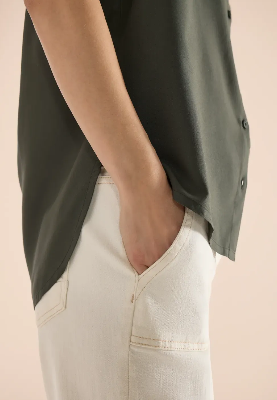 Basic blouse met overhemdkraag in effen kleur