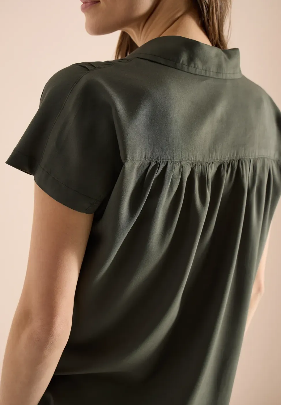 Basic blouse met overhemdkraag in effen kleur