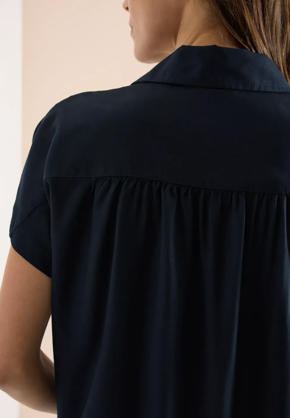 Basic blouse met overhemdkraag in effen kleur
