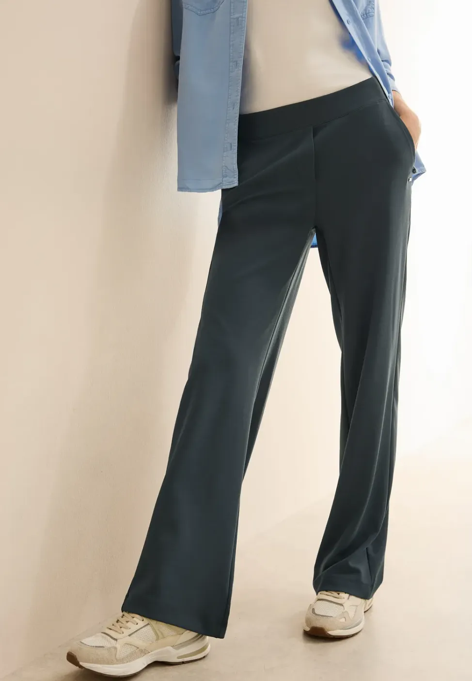 Basic broek met wijde pijpen