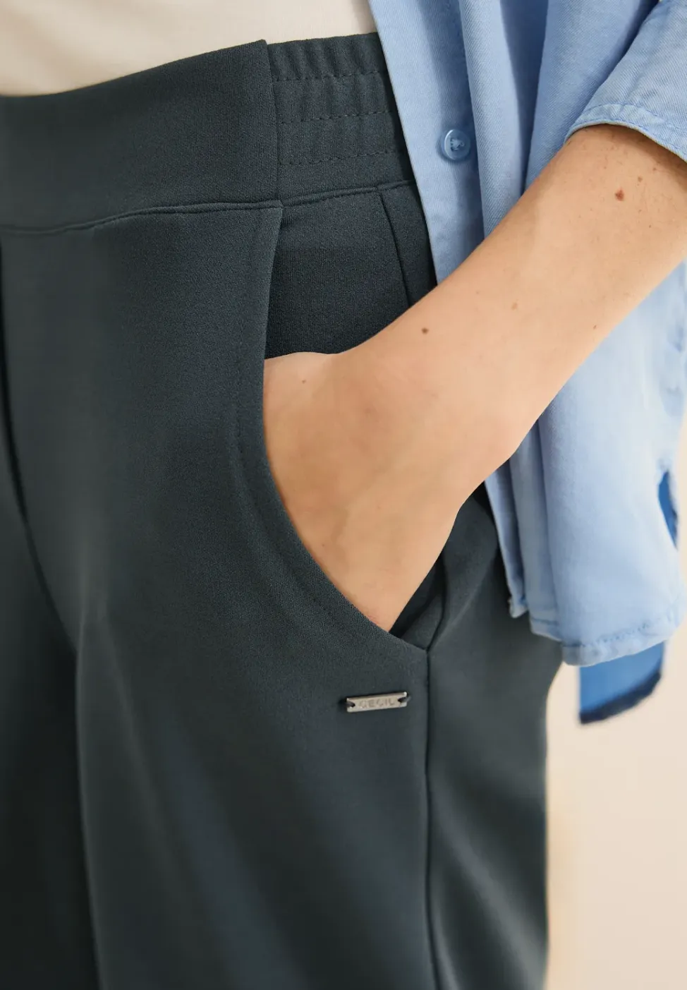 Basic broek met wijde pijpen