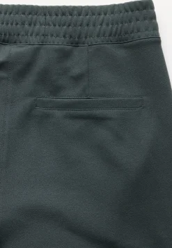 Basic broek met wijde pijpen