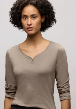 Basic shirt met knoopdetail