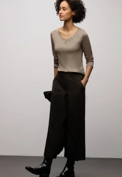 Basic shirt met knoopdetail