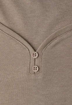 Basic shirt met knoopdetail