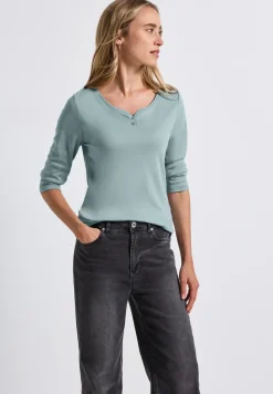 Basic shirt met knoopdetail