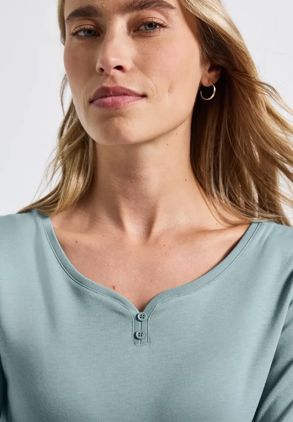 Basic shirt met knoopdetail