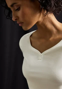 Basic shirt met knoopdetail
