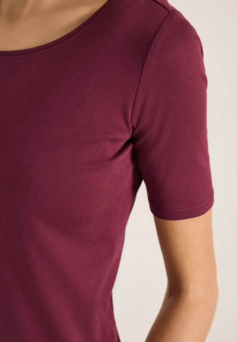 Basic Shirt met ronde hals in effen kleur