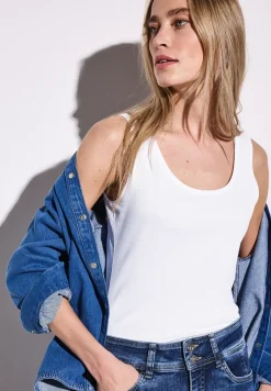 Basic top in effen kleur