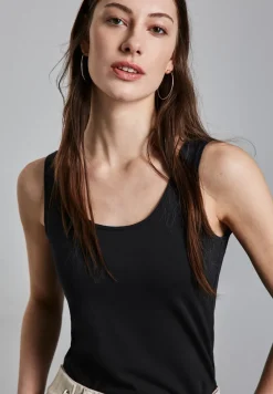 Basic top in effen kleur