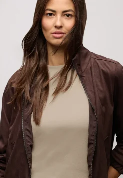 Basic top met geribbelde textuur