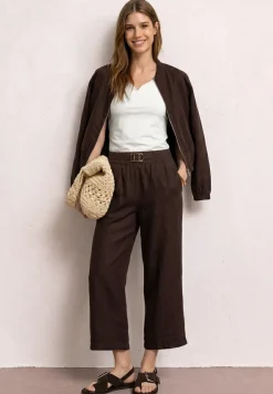 Basic top met hartvormige halslijn