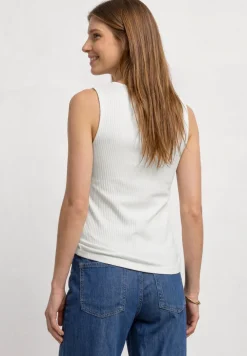 Basic top met hartvormige halslijn