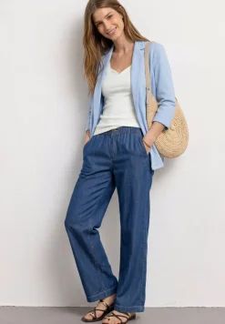 Basic top met hartvormige halslijn