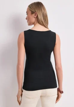 Basic top met hartvormige halslijn