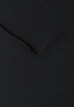 Basic top met hartvormige halslijn