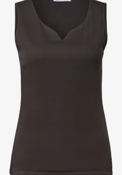 Basic top met hartvormige halslijn