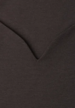 Basic top met hartvormige halslijn