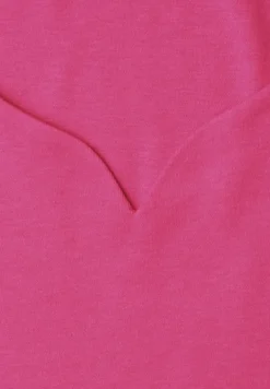 Basic top met hartvormige halslijn