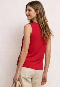 Basic top met hartvormige halslijn