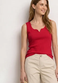 Basic top met hartvormige halslijn