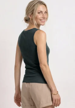Basic top met hartvormige halslijn